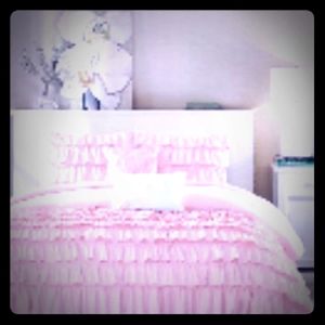 Intelligent design demi comforter set ! Brand new